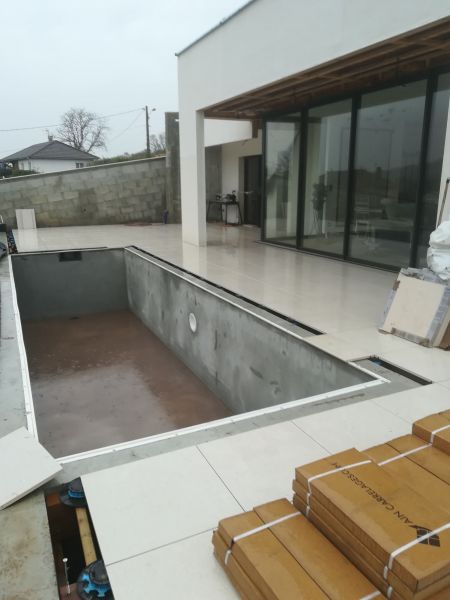 Construction d' une piscine en beton banchés sur la commune de St Savin