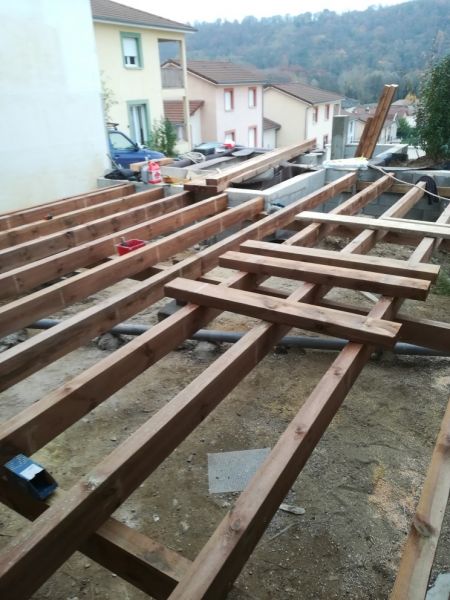 Construction   d' une terrasse bois sur la commune de St Savinis 