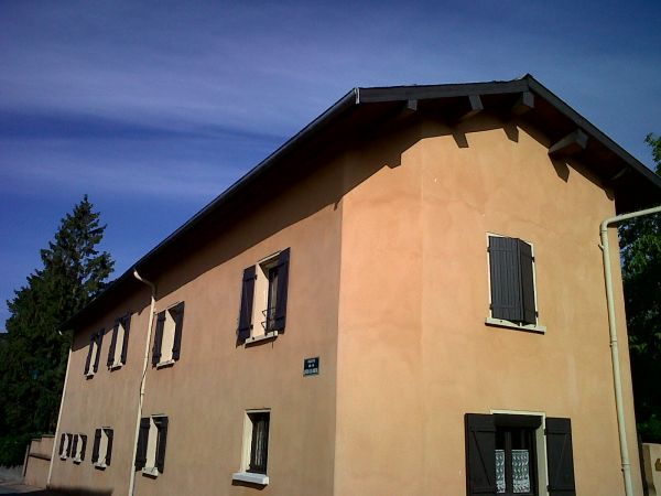 Rénovation de toiture pour cette maison sur la commune de Meximieux en Région Rhône Alpes