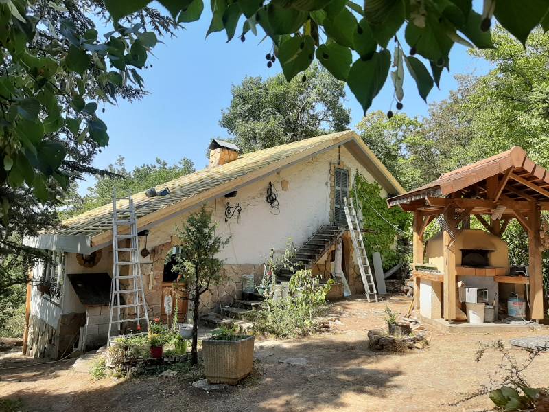 Isolation par l' extérieur  Sarking en panneau polyuréthane 160 mm combiné avec de la laine de bois entre chevrons sur cette maison se situent sur la commune de Crémieu
