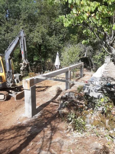 Construction de la structure qui soutiendra la dalle béton 
