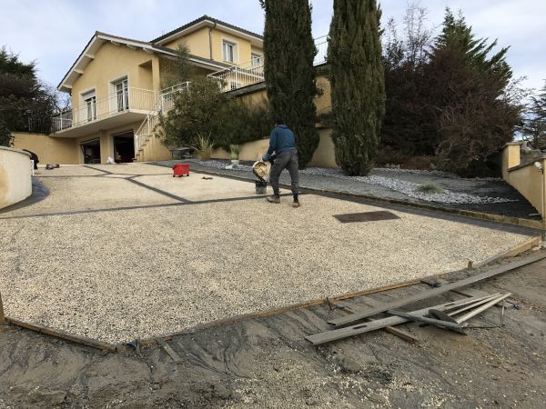 Finition d' un béton désactivé