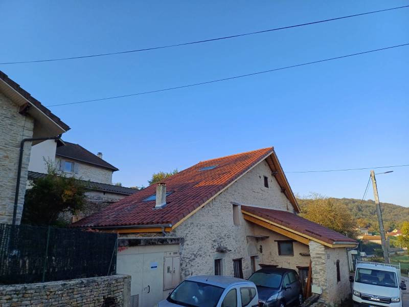 Vue d'ensemble pour ce toit qui à été isolé par la méthode sarking,isolation par l'extérieur  pour cette maison qui se situe sur la commune de Tignieu Jameyzieu