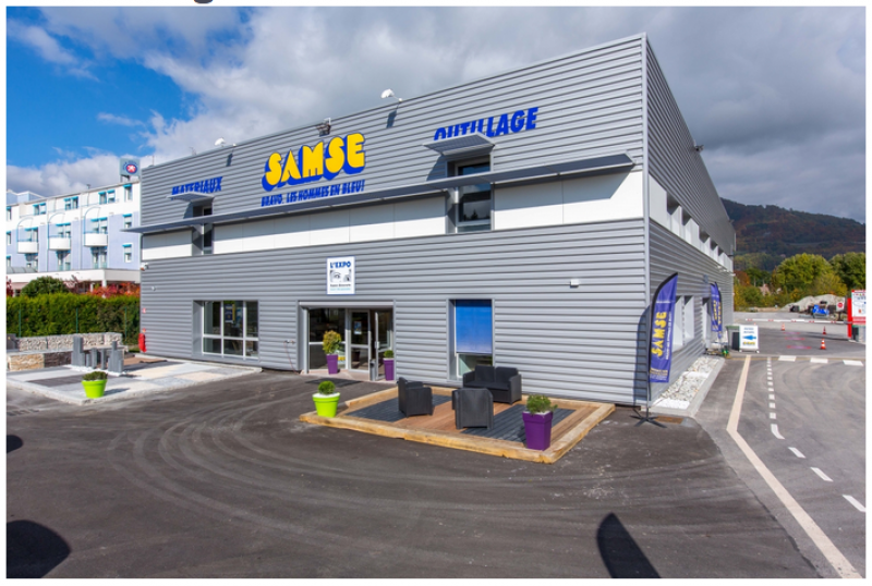 Magasin de divers matériaux  pour professionnel sur la commune de St Savin