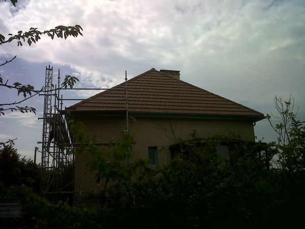 Vue du toit rénové sur cette maison se situent sur la commune de Rillieux la pape