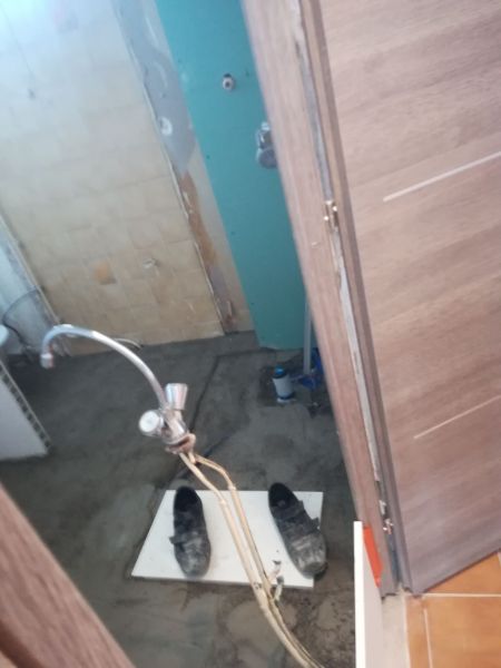 réalisation d' un réagréage lissant pour pose de grandes dalles 