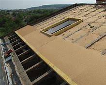 Isolation de cette toiture par l'extérieur avec la méthode Sarking pour cette maison qui se situe à Tignieu -Jameyzieu près de Pont de Cheruy 