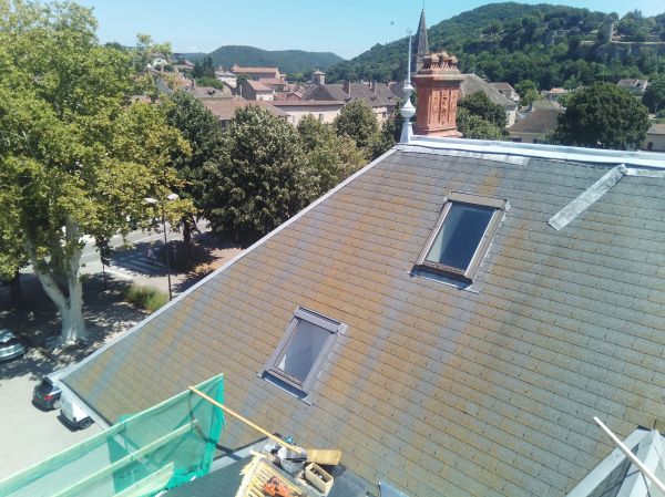 pose d'un échafaudage pour une rénovation en ardoise