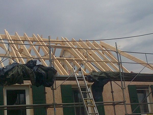 Rénovation d' une charpente traditionnelle sur une maison sur la commune de sur Chaponay en région Rhones Alpes