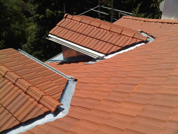 tuiles en terre cuite