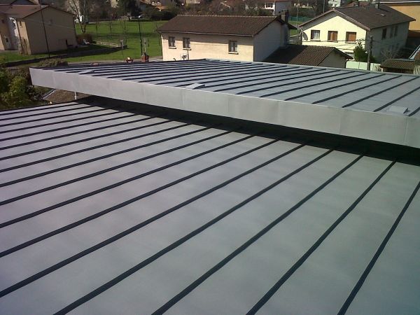 Création d' toiture en joint debout couverture ventilée sur la commune de Charvieu