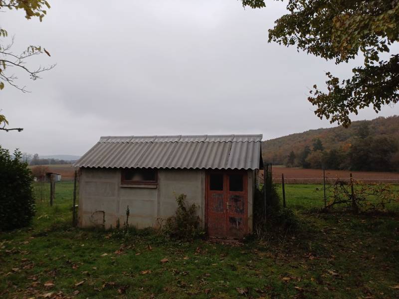 Pose d'une toiture sur ce hangar en plaques ondulées fibro ciment  se situent sur la commune de Salagnon en région Nord IsêreDépose 