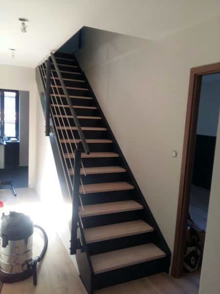 Vue de l' escalier  refait après rénovation dans cette maison se trouvent sur la commune de Charbonnière